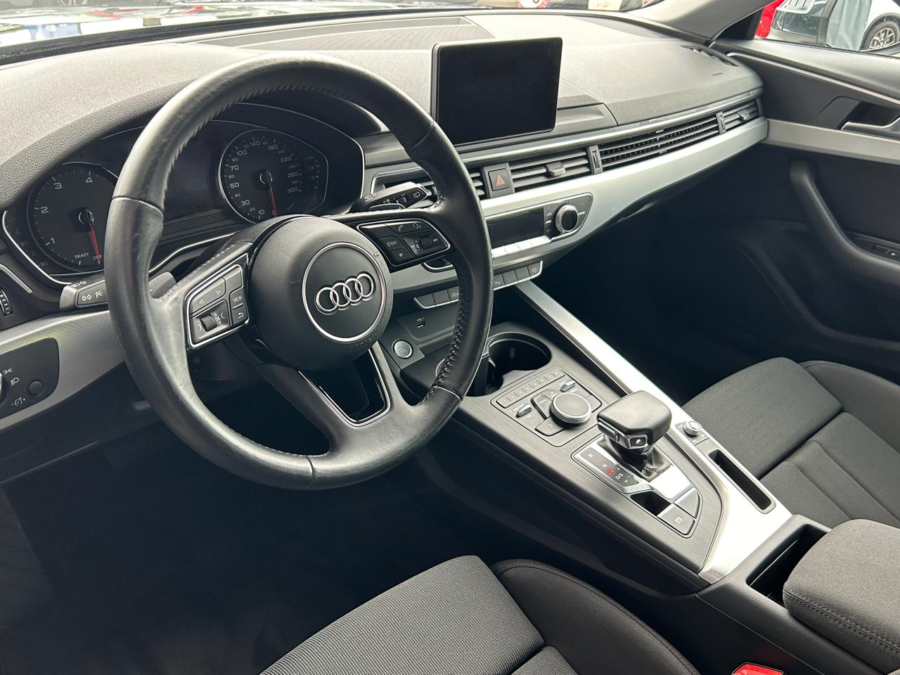 Audi A4 Avant 2.0 TDi S line